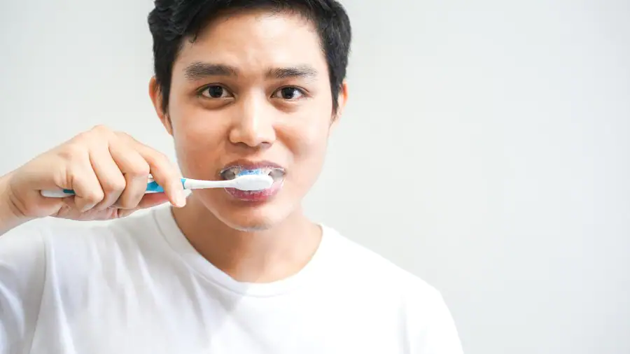 Nên đánh răng trước hay sau khi ăn sáng? Sai lầm 80% người mắc phải khiến khoang miệng trở thành “ổ vi khuẩn” - Ảnh 1. Nên đánh răng trước hay sau khi ăn sáng? Sai lầm 80% người mắc phải khiến khoang miệng trở thành “ổ vi khuẩn” - Ảnh 1.