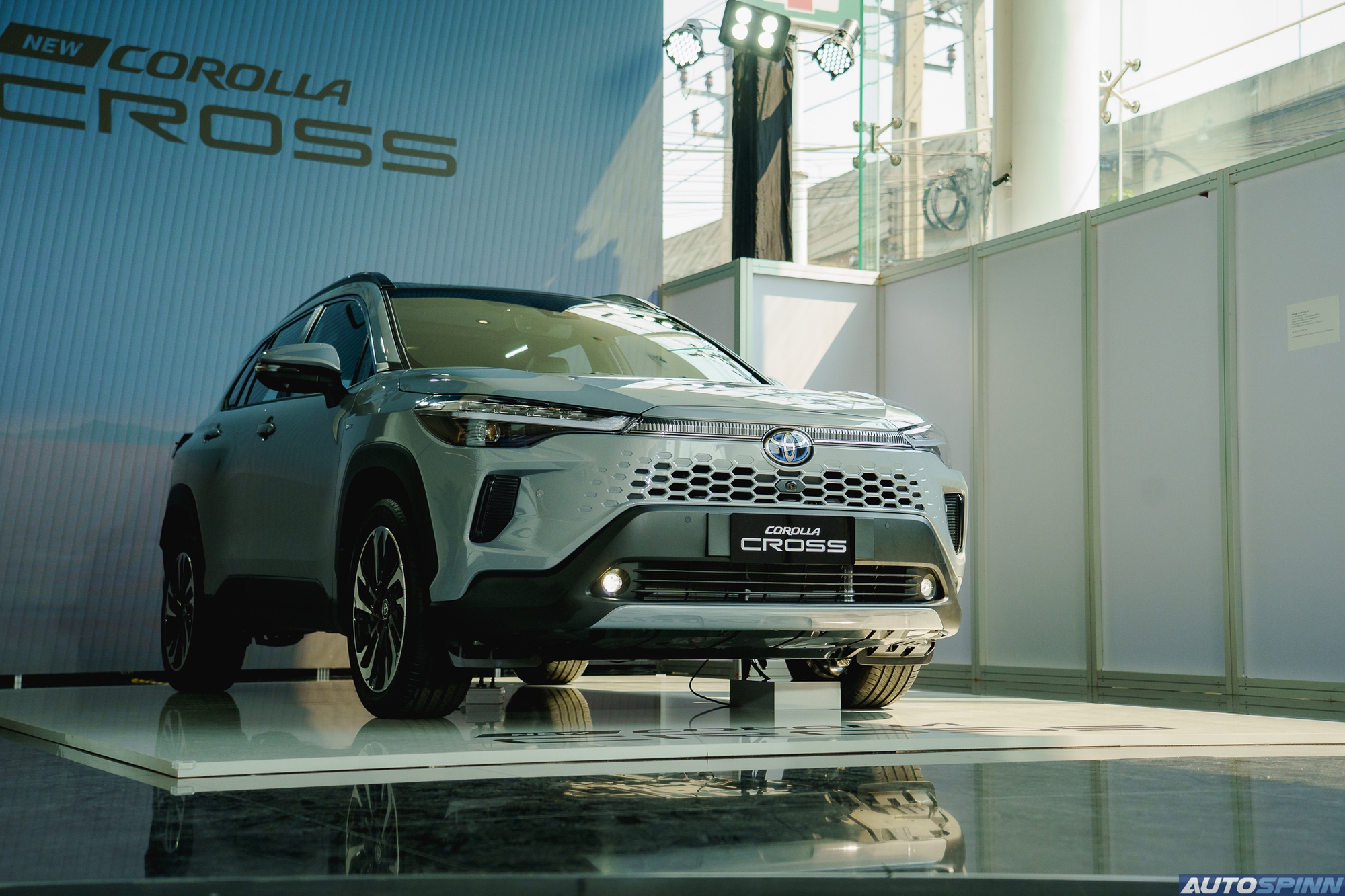Ra mắt Toyota Corolla Cross 2024: Giá quy đổi từ 680 triệu, lưới tản nhiệt kiểu Lexus RX, có thể Việt Nam giữa năm nay- Ảnh 1. Ra mắt Toyota Corolla Cross 2024: Giá quy đổi từ 680 triệu, lưới tản nhiệt kiểu Lexus RX, có thể Việt Nam giữa năm nay- Ảnh 1.