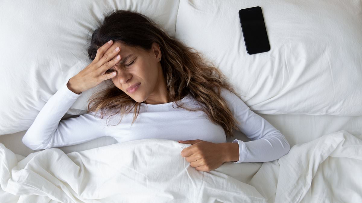 Người dễ bị đột quỵ thường có 6 dấu hiệu này khi ngủ: Kiểm tra ngay xem bạn có không!- Ảnh 1. Người dễ bị đột quỵ thường có 6 dấu hiệu này khi ngủ: Kiểm tra ngay xem bạn có không!- Ảnh 1.