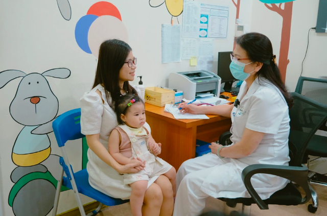 Bác sĩ chỉ ra điểm khác nhau giữa sốt xuất huyết và sốt virus thông thường - Ảnh 1. Bác sĩ chỉ ra điểm khác nhau giữa sốt xuất huyết và sốt virus thông thường - Ảnh 1.