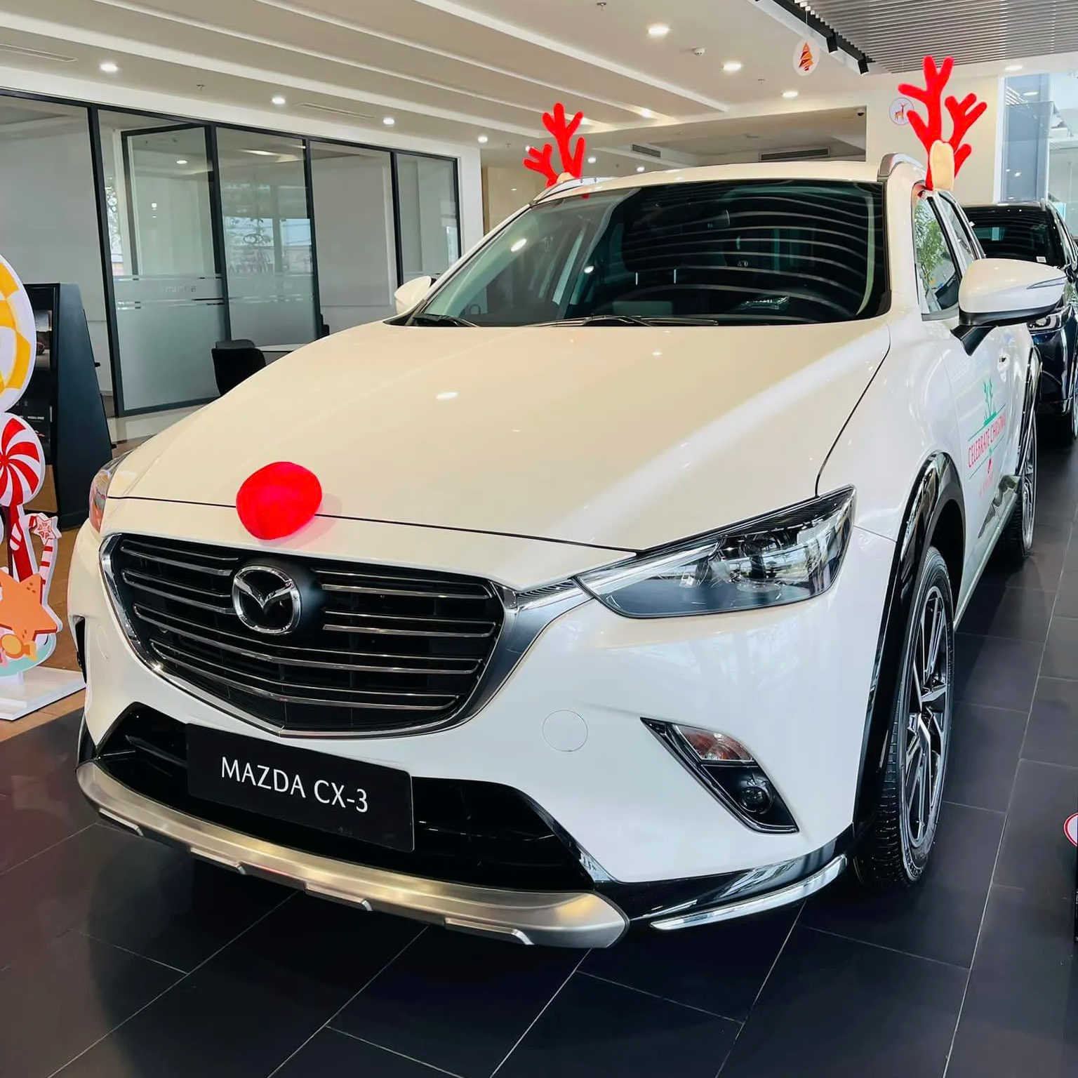Mazda CX-3 2024 về đại lý: Giá thấp kỷ lục từ 524 triệu, tinh chỉnh thiết kế, thêm nhiều trang bị cạnh tranh Seltos, Creta - Ảnh 1. Mazda CX-3 2024 về đại lý: Giá thấp kỷ lục từ 524 triệu, tinh chỉnh thiết kế, thêm nhiều trang bị cạnh tranh Seltos, Creta - Ảnh 1.