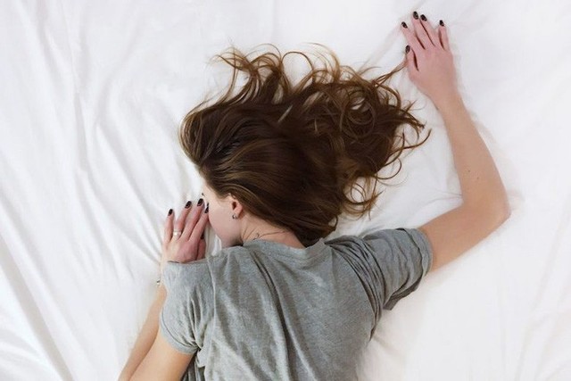 9 dấu hiệu trên cơ thể cảnh báo bạn đang thiếu magiê, có những dấu hiệu bạn đã từng gặp nhiều lần nhưng hay bỏ qua - Ảnh 1. 9 dấu hiệu trên cơ thể cảnh báo bạn đang thiếu magiê, có những dấu hiệu bạn đã từng gặp nhiều lần nhưng hay bỏ qua - Ảnh 1.