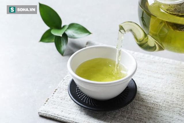Mỗi ngày nên uống bao nhiêu trà xanh để có tác dụng tốt nhất cho sức khỏe: Tiết lộ bất ngờ - Ảnh 1. Mỗi ngày nên uống bao nhiêu trà xanh để có tác dụng tốt nhất cho sức khỏe: Tiết lộ bất ngờ - Ảnh 1.