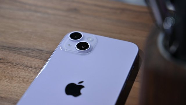 Nếu chọn iPhone, tại sao người dùng nên mua điện thoại iPhone 14 Plus? - Ảnh 1. Nếu chọn iPhone, tại sao người dùng nên mua điện thoại iPhone 14 Plus? - Ảnh 1.