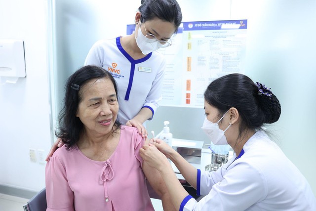 Việt Nam có vắc xin sốt xuất huyết dành cho trẻ em và người lớn- Ảnh 1. Việt Nam có vắc xin sốt xuất huyết dành cho trẻ em và người lớn- Ảnh 1.