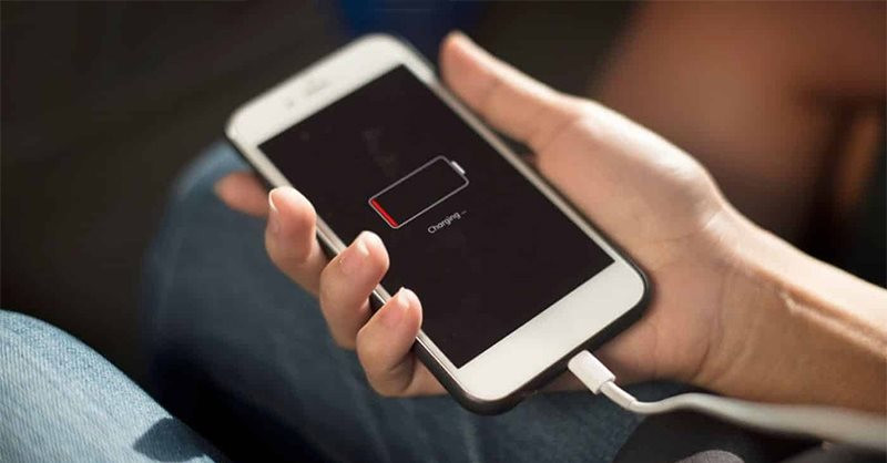 10 cách giúp pin điện thoại trụ được cả ngày siêu đơn giản mà không phải ai cũng biết- Ảnh 1. 10 cách giúp pin điện thoại trụ được cả ngày siêu đơn giản mà không phải ai cũng biết- Ảnh 1.