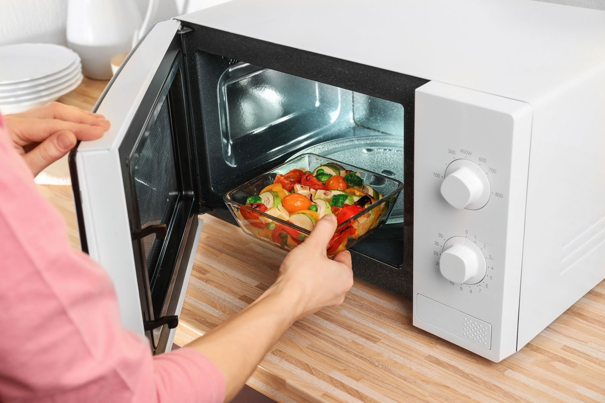 Nên quay thức ăn bao lâu bao lâu trong lò vi sóng? Thì ra bấy lâu rất nhiều người hiểu sai- Ảnh 1. Nên quay thức ăn bao lâu bao lâu trong lò vi sóng? Thì ra bấy lâu rất nhiều người hiểu sai- Ảnh 1.