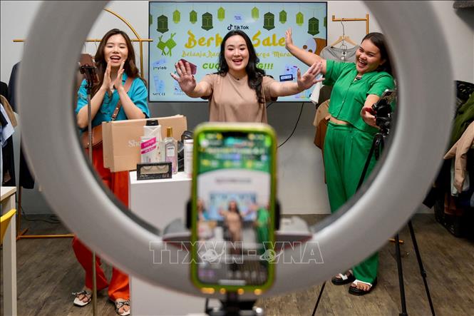 Học bổng dành cho sinh viên có nhiều người theo dõi trên mạng xã hội gây tranh cãi- Ảnh 1. Học bổng dành cho sinh viên có nhiều người theo dõi trên mạng xã hội gây tranh cãi- Ảnh 1.