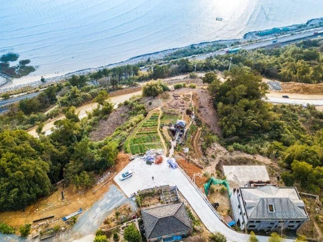 Người phụ nữ bỏ phố về quê để xây dựng vườn hoa 1500m2 đẹp nhất Trung Quốc: Nửa đời người dành cho gia đình, nửa đời sau, hãy dành cho chính mình - Ảnh 1. Người phụ nữ bỏ phố về quê để xây dựng vườn hoa 1500m2 đẹp nhất Trung Quốc: Nửa đời người dành cho gia đình, nửa đời sau, hãy dành cho chính mình - Ảnh 1.