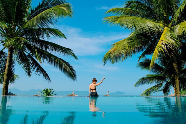 Gợi ý resort 3 và 4 sao ở Đà Nẵng: Tận hưởng bãi biển tuyệt đẹp chỉ với giá chưa đến 1,5 triệu VNĐ/đêm - Ảnh 1. Gợi ý resort 3 và 4 sao ở Đà Nẵng: Tận hưởng bãi biển tuyệt đẹp chỉ với giá chưa đến 1,5 triệu VNĐ/đêm - Ảnh 1.