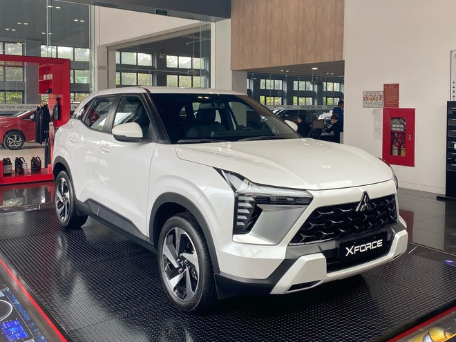 Mitsubishi Xforce Premium giảm tới 60 triệu đồng tại đại lý: Thấp hơn Yaris Cross tiêu chuẩn, chỉ một lượng xe rất nhỏ được áp dụng- Ảnh 1. Mitsubishi Xforce Premium giảm tới 60 triệu đồng tại đại lý: Thấp hơn Yaris Cross tiêu chuẩn, chỉ một lượng xe rất nhỏ được áp dụng- Ảnh 1.