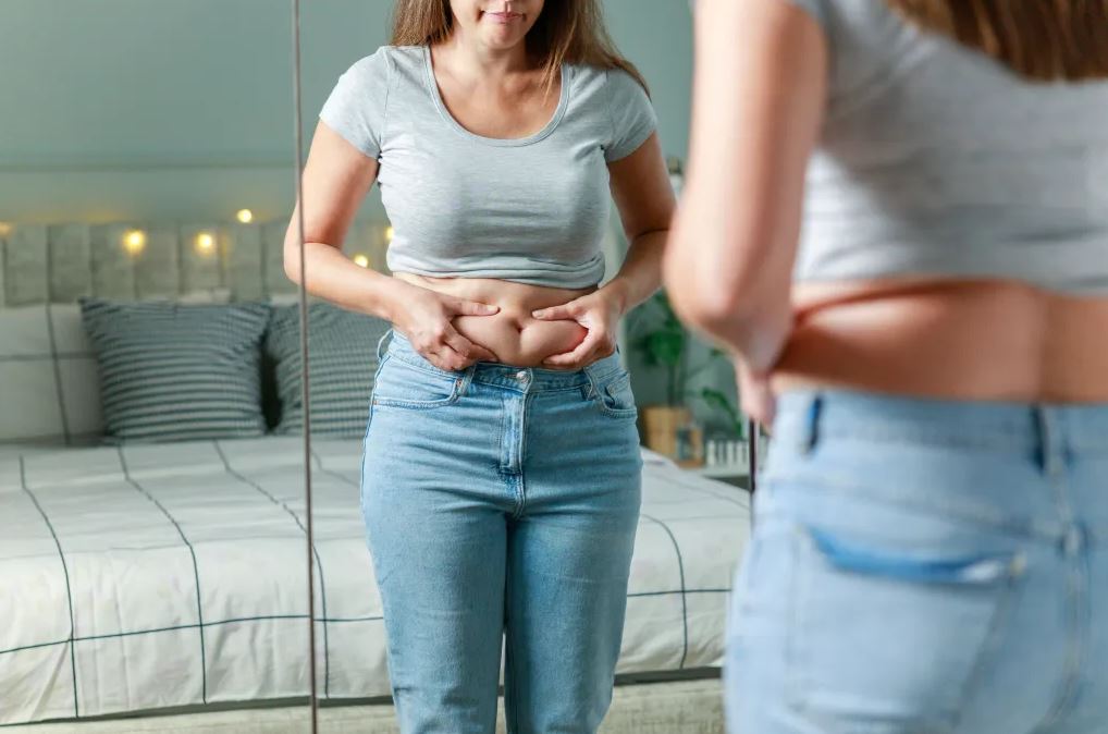 3 “bằng chứng” báo hiệu cơ thể đang chứa nhiều mỡ bụng hơn bạn nghĩ, cần phải giảm cân ngay- Ảnh 1. 3 “bằng chứng” báo hiệu cơ thể đang chứa nhiều mỡ bụng hơn bạn nghĩ, cần phải giảm cân ngay- Ảnh 1.