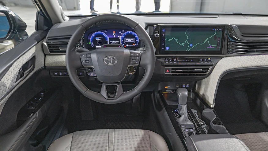 Đánh giá nội thất Toyota Camry đời mới đầu tiên xuất hiện - Ảnh 1. Đánh giá nội thất Toyota Camry đời mới đầu tiên xuất hiện - Ảnh 1.