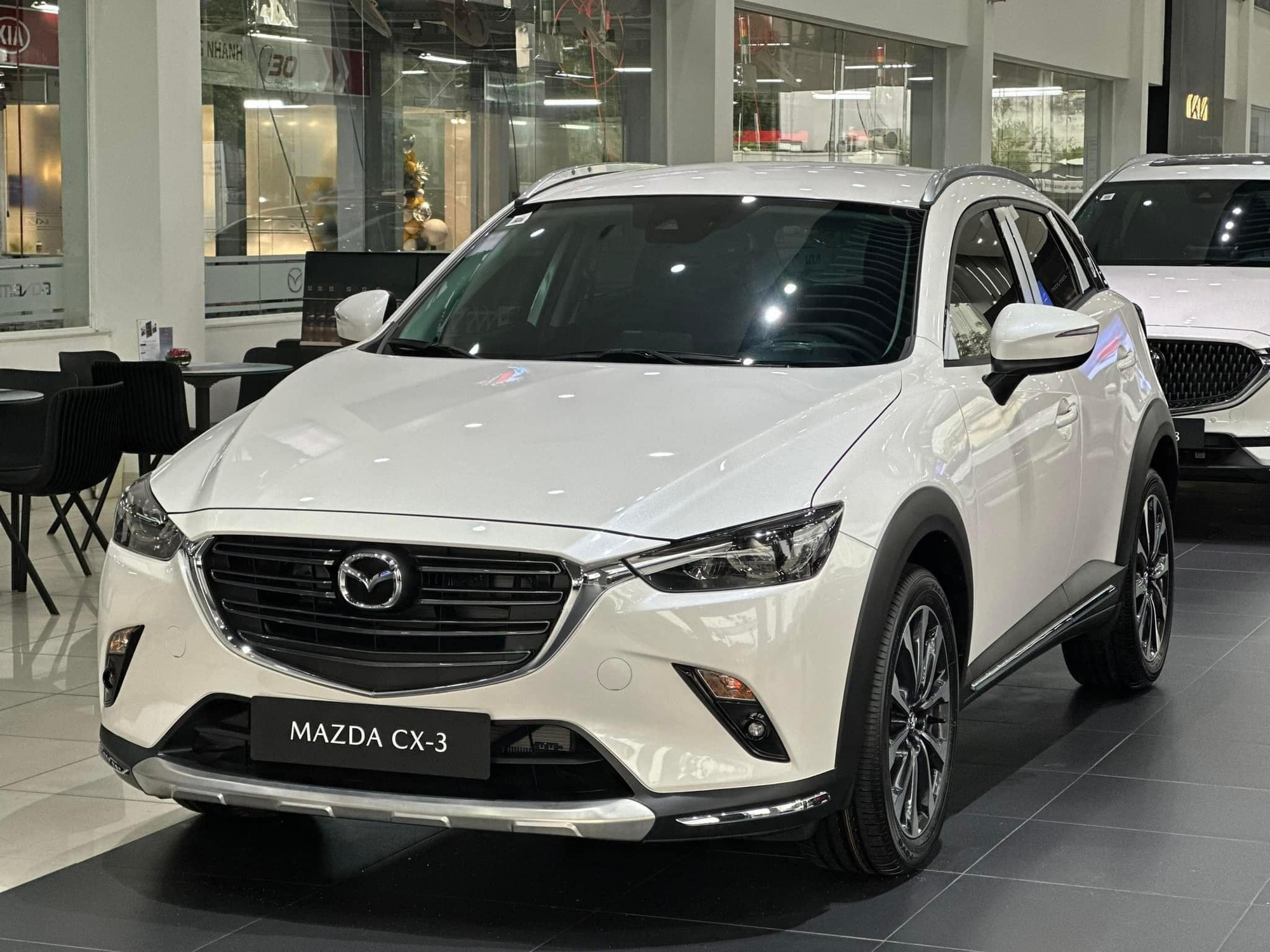 Mazda CX-3 lần đầu giảm 100 triệu tại Việt Nam: Giá khởi điểm chỉ ngang Sonet, nỗ lực tìm khách trước Creta và Seltos - Ảnh 3. Mazda CX-3 lần đầu giảm 100 triệu tại Việt Nam: Giá khởi điểm chỉ ngang Sonet, nỗ lực tìm khách trước Creta và Seltos - Ảnh 3.