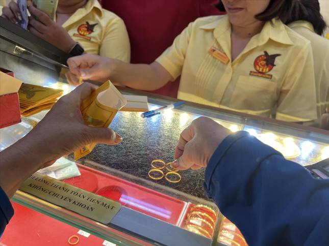 Lý do vàng nhẫn mỗi nơi mỗi giá- Ảnh 1. Lý do vàng nhẫn mỗi nơi mỗi giá- Ảnh 1.