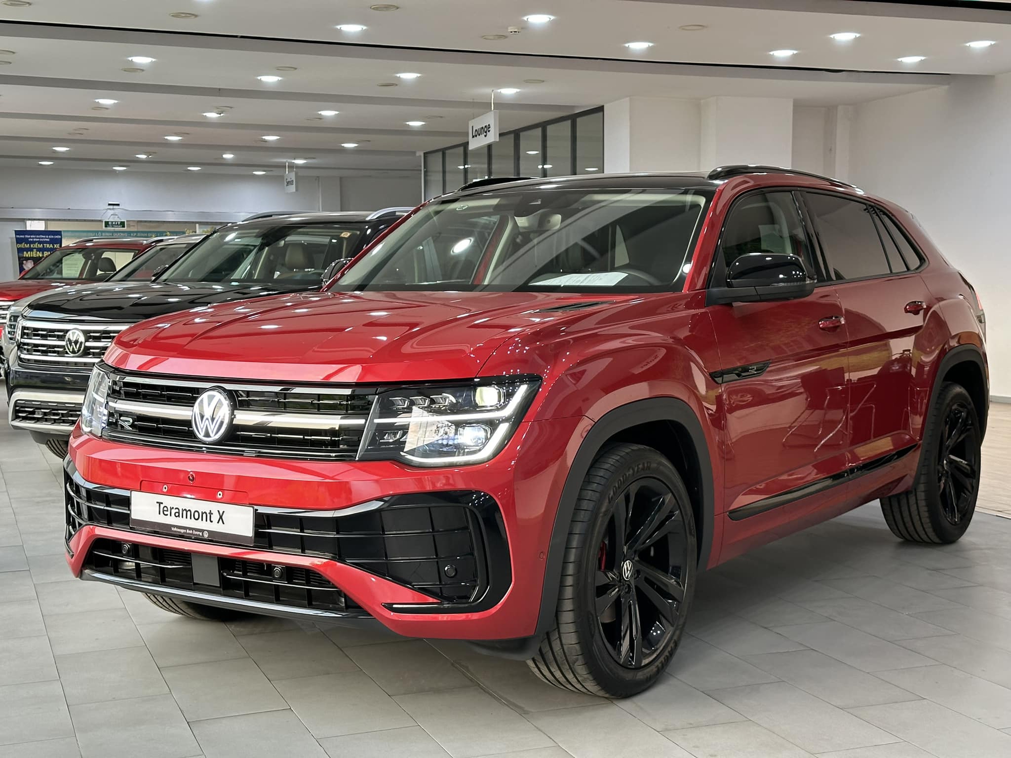 Thực hư VW Viloran và Teramont X tăng giá 20 triệu đồng: Chỉ áp dụng cho màu sơn hot giống Toyota và Ford- Ảnh 1. Thực hư VW Viloran và Teramont X tăng giá 20 triệu đồng: Chỉ áp dụng cho màu sơn hot giống Toyota và Ford- Ảnh 1.