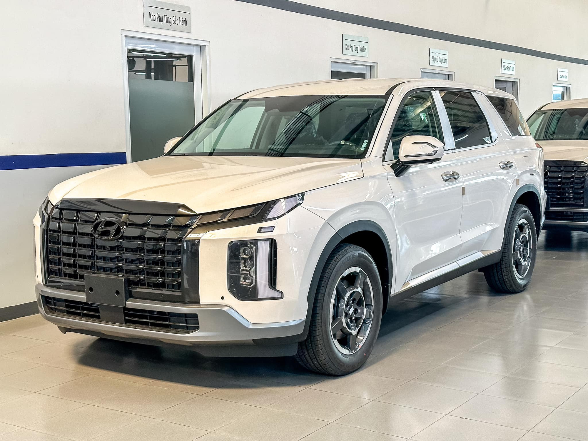Lấy lô Hyundai Palisade này tại đại lý, bạn sẽ tiết kiệm hơn 700 triệu so với mua Teramont: Bản base giảm 100 triệu, còn 1,379 tỷ đồng- Ảnh 1. Lấy lô Hyundai Palisade này tại đại lý, bạn sẽ tiết kiệm hơn 700 triệu so với mua Teramont: Bản base giảm 100 triệu, còn 1,379 tỷ đồng- Ảnh 1.