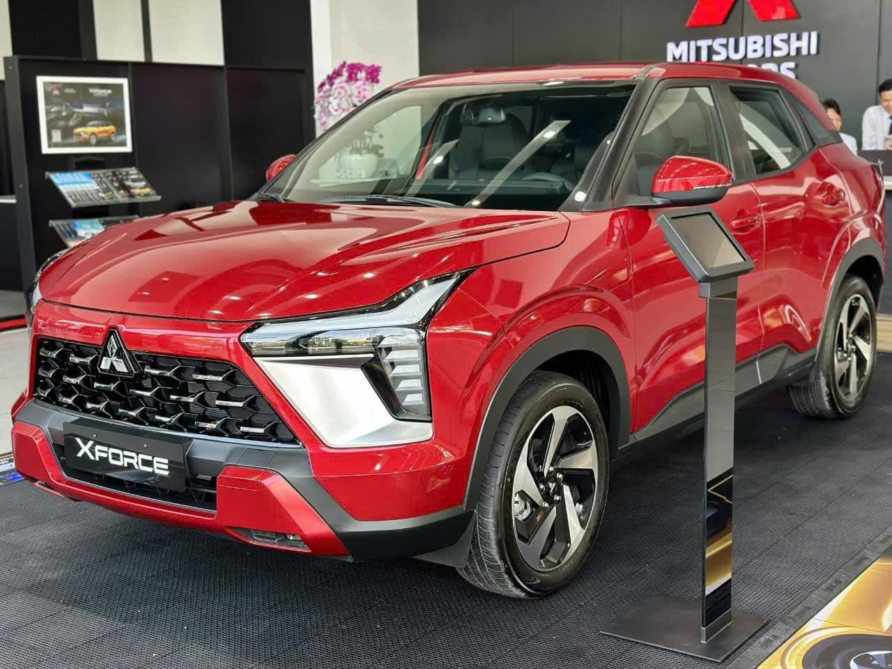Mitsubishi Xforce bản giữa giảm gần 80 triệu, lăn bánh gần rẻ bằng bản thấp nhất- Ảnh 1. Mitsubishi Xforce bản giữa giảm gần 80 triệu, lăn bánh gần rẻ bằng bản thấp nhất- Ảnh 1.
