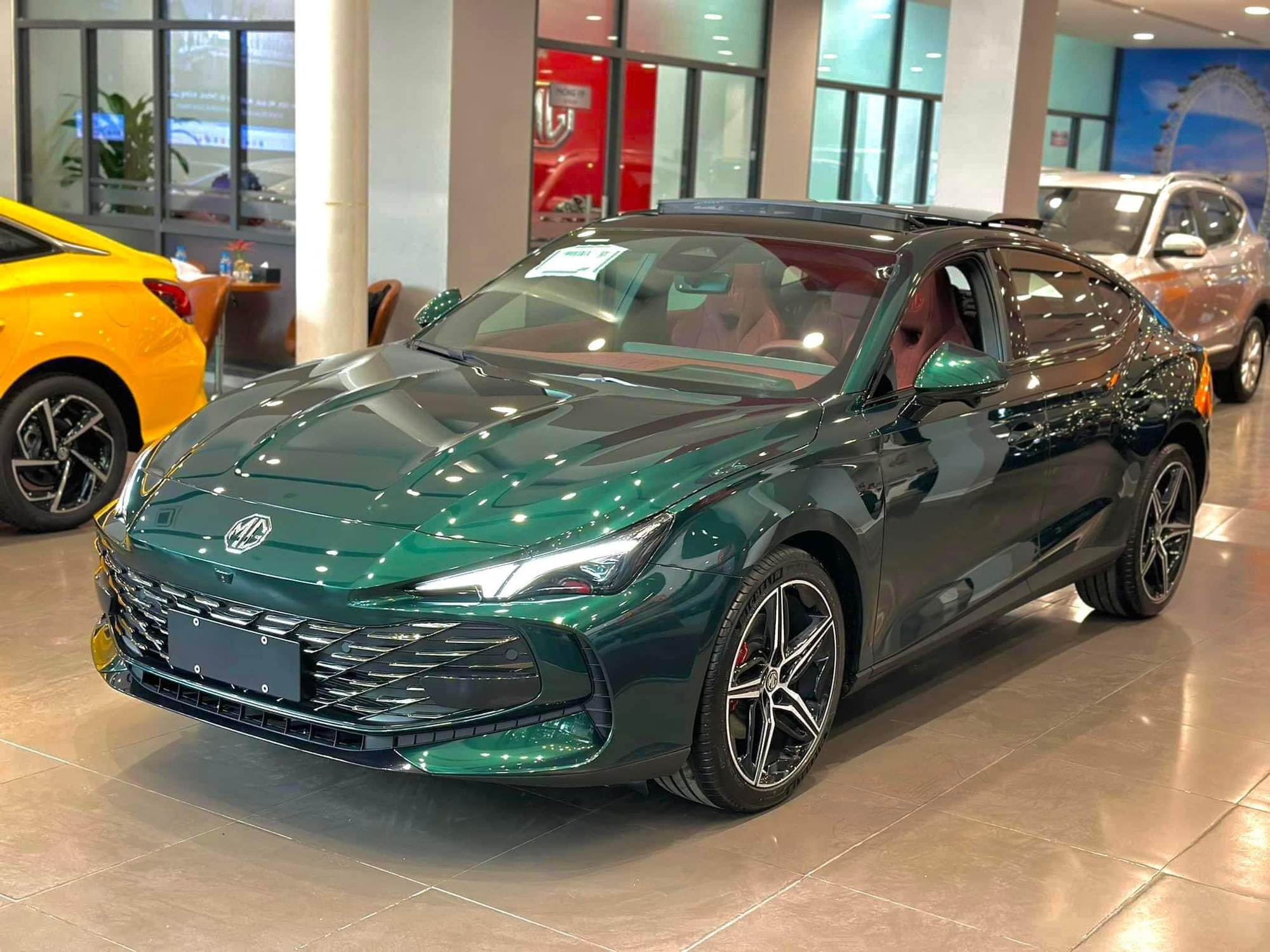 MG7 mới ra mắt đã giảm giá ở đại lý: Còn từ 688 triệu đồng, chung phân khúc Mazda6 nhưng rẻ ngang Mazda3- Ảnh 1. MG7 mới ra mắt đã giảm giá ở đại lý: Còn từ 688 triệu đồng, chung phân khúc Mazda6 nhưng rẻ ngang Mazda3- Ảnh 1.