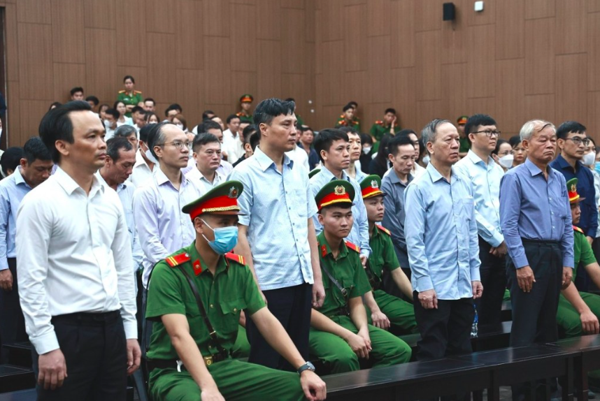 Cựu chủ tịch FLC Trịnh Văn Quyết cùng 49 đồng phạm đang bị tuyên án- Ảnh 1. Cựu chủ tịch FLC Trịnh Văn Quyết cùng 49 đồng phạm đang bị tuyên án- Ảnh 1.