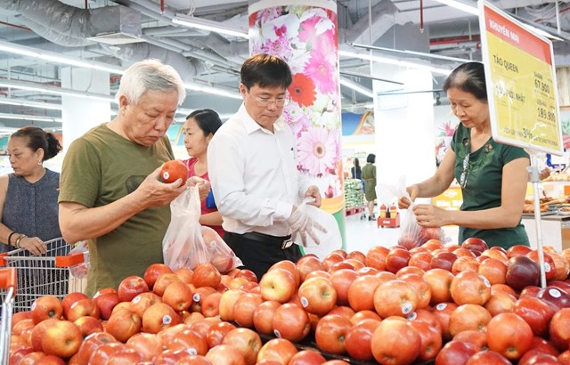 Tăng lương cơ sở: Nỗi lo tăng giá sau tăng lương - Ảnh 1. Tăng lương cơ sở: Nỗi lo tăng giá sau tăng lương - Ảnh 1.