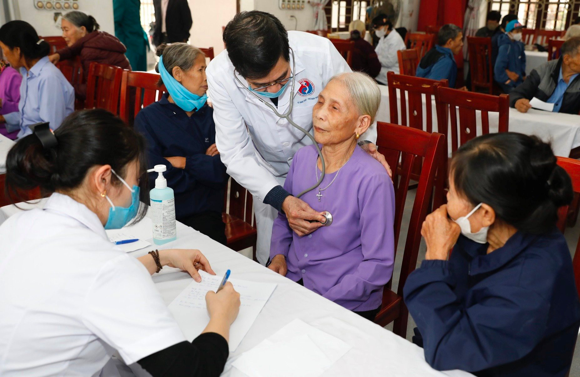 Tăng lương hưu, bao nhiêu là phù hợp?- Ảnh 1. Tăng lương hưu, bao nhiêu là phù hợp?- Ảnh 1.