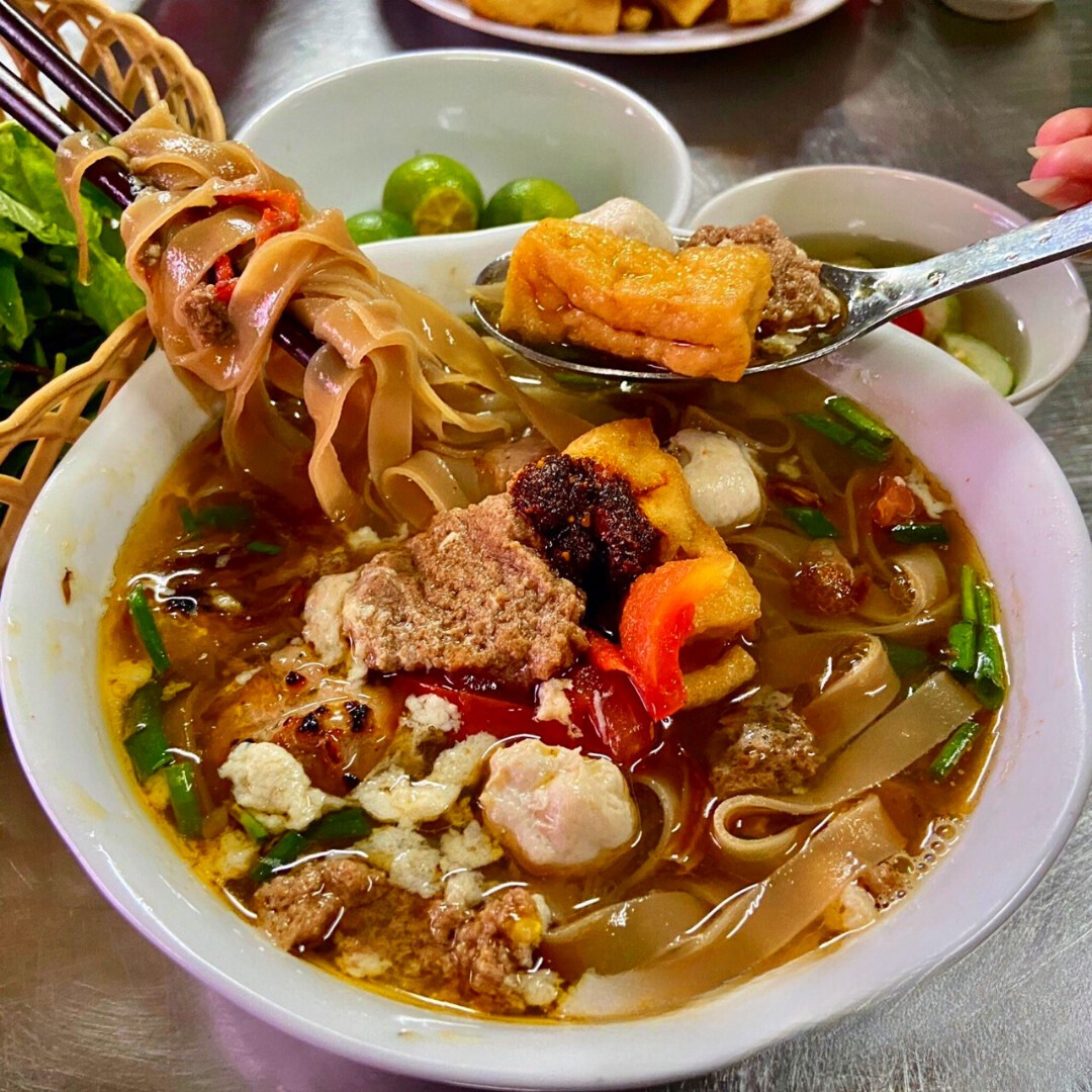 Quán bánh đa cua cuộn khẳng định gì mà dân tình phản ứng ồn ào xung quanh món ăn này?- Ảnh 1. Quán bánh đa cua cuộn khẳng định gì mà dân tình phản ứng ồn ào xung quanh món ăn này?- Ảnh 1.
