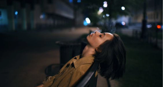 Tuổi trẻ nên tận hưởng cuộc sống hay cật lực kiếm tiền? Hai câu chuyện này sẽ giúp bạn biết điều gì mới quan trọng - Ảnh 1. Tuổi trẻ nên tận hưởng cuộc sống hay cật lực kiếm tiền? Hai câu chuyện này sẽ giúp bạn biết điều gì mới quan trọng - Ảnh 1.