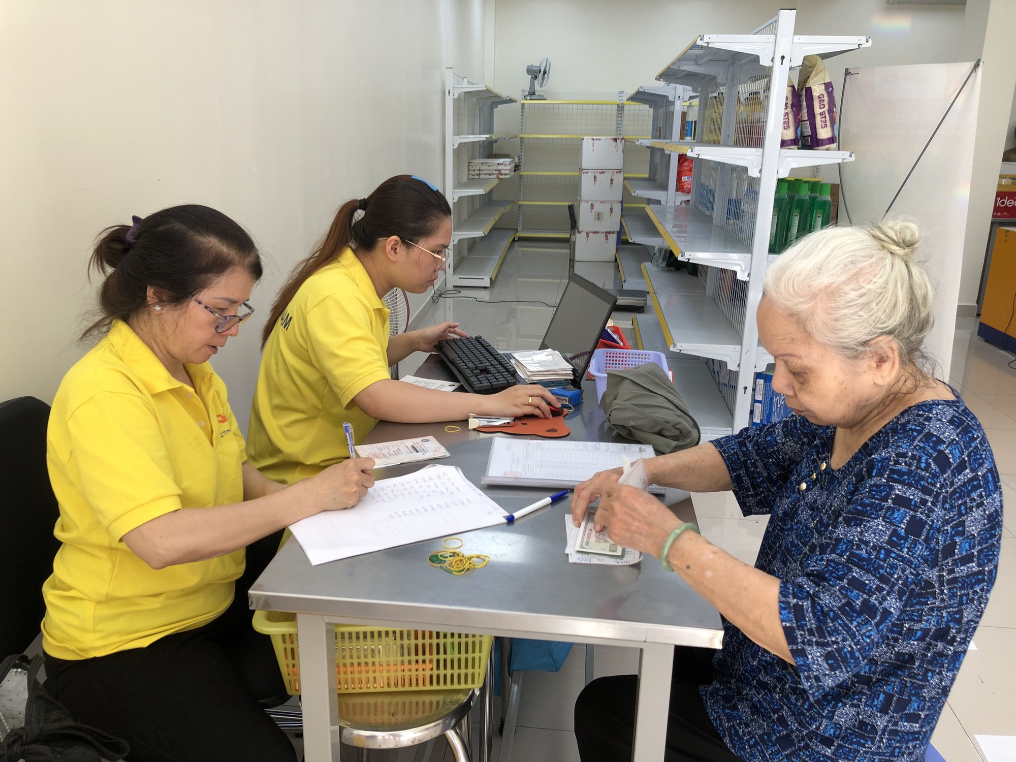 Lịch chi trả lương hưu và trợ cấp BHXH tháng 3-2024- Ảnh 1. Lịch chi trả lương hưu và trợ cấp BHXH tháng 3-2024- Ảnh 1.