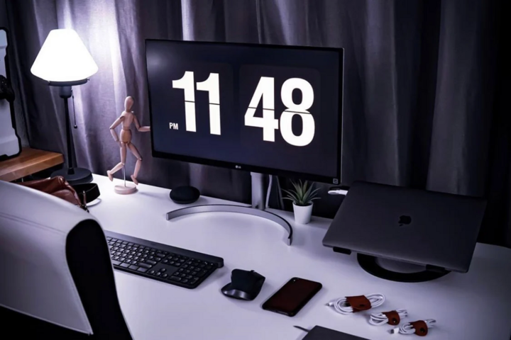 Cách cài đồng hồ trên màn hình máy tính Windows và MacBook- Ảnh 1. Cách cài đồng hồ trên màn hình máy tính Windows và MacBook- Ảnh 1.