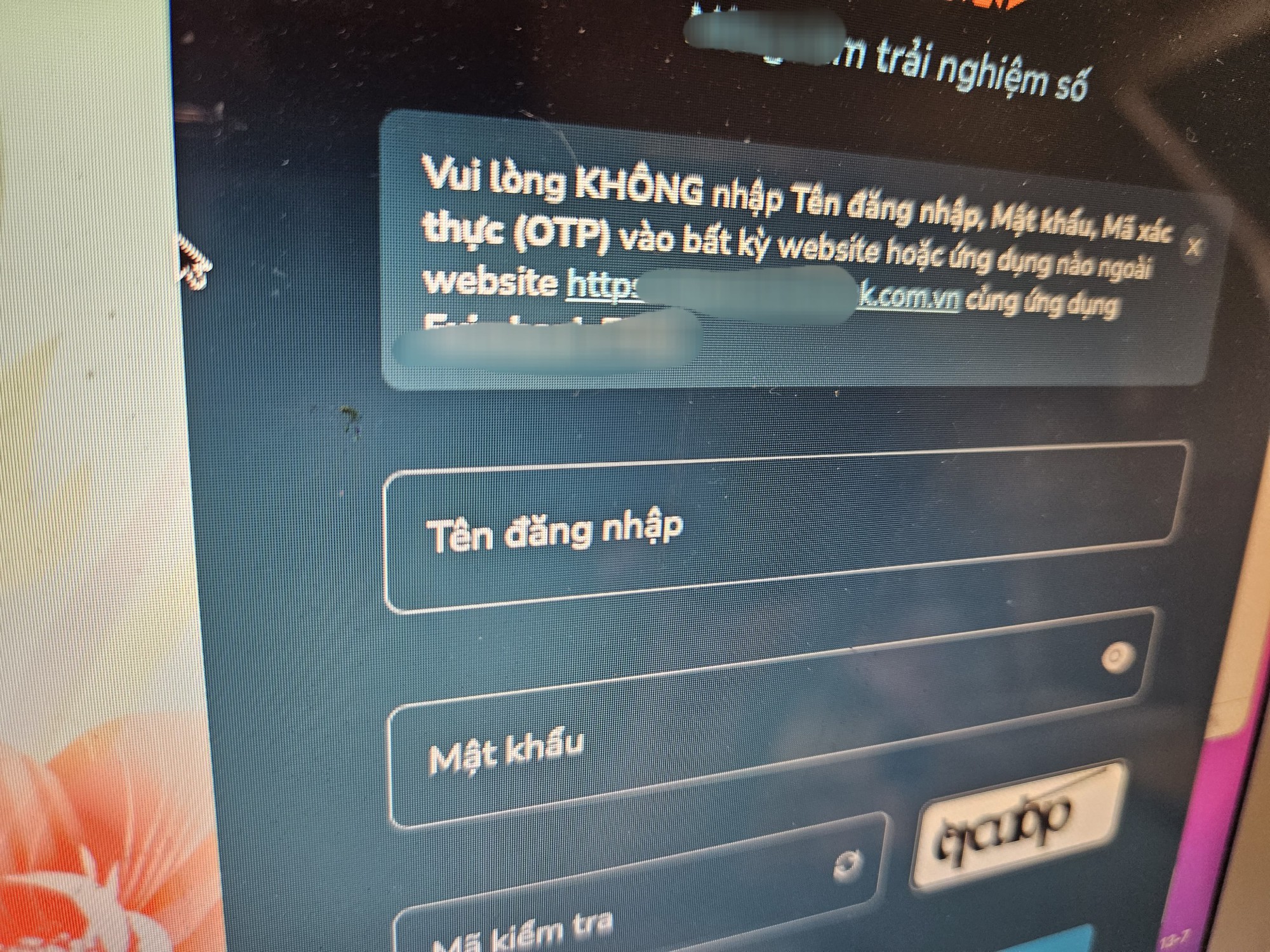 Vụ chuyển khoản nhầm 450 triệu đồng: Chủ tài khoản có thể khởi kiện - Ảnh 1. Vụ chuyển khoản nhầm 450 triệu đồng: Chủ tài khoản có thể khởi kiện - Ảnh 1.