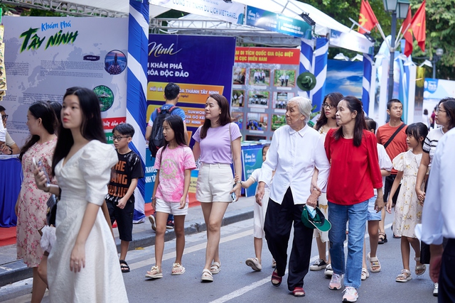 Du lịch Tây Ninh được dự đoán “bùng nổ” sau ngày “Tây Ninh tại Hà Nội” - Ảnh 1. Du lịch Tây Ninh được dự đoán “bùng nổ” sau ngày “Tây Ninh tại Hà Nội” - Ảnh 1.