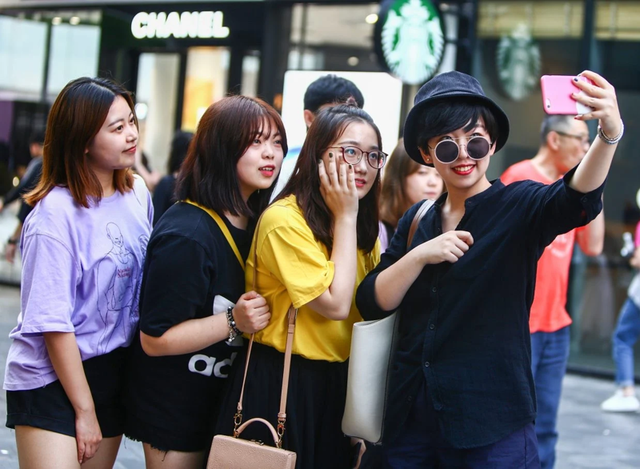 Gen Z dẫn đầu làn sóng thanh toán số và mua sắm trực tuyến- Ảnh 1. Gen Z dẫn đầu làn sóng thanh toán số và mua sắm trực tuyến- Ảnh 1.