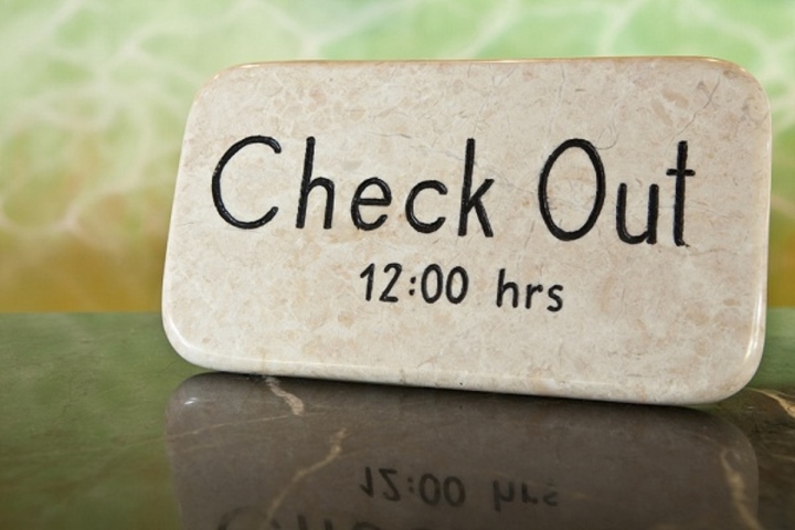 Vì sao check-in, check-out khách sạn vào buổi trưa? - Ảnh 1. Vì sao check-in, check-out khách sạn vào buổi trưa? - Ảnh 1.