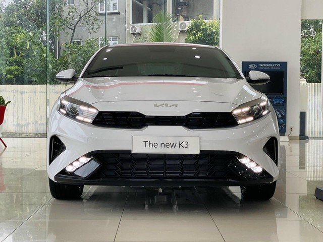 Kia K3 base giảm giá còn 469 triệu: Rẻ hơn niêm yết Vios, thêm sedan hạng C giá rẻ cho người chạy dịch vụ - Ảnh 1. Kia K3 base giảm giá còn 469 triệu: Rẻ hơn niêm yết Vios, thêm sedan hạng C giá rẻ cho người chạy dịch vụ - Ảnh 1.