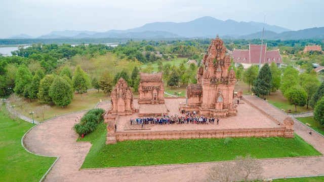 Làng Văn hóa - Du lịch các dân tộc Việt Nam - Cơ hội khi du lịch nội địa trở thành xu hướng? - Ảnh 1. Làng Văn hóa - Du lịch các dân tộc Việt Nam - Cơ hội khi du lịch nội địa trở thành xu hướng? - Ảnh 1.