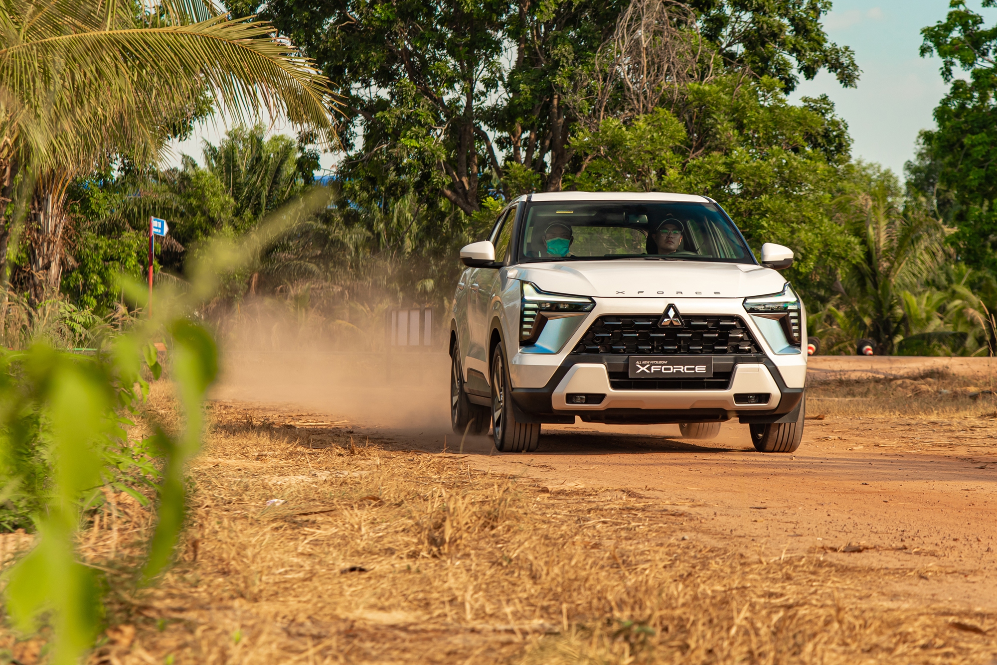 Không mua sedan để chuyển sang SUV cỡ nhỏ: Chọn xe giá rẻ hay cố chút để thoải mái cả nhà?- Ảnh 1. Không mua sedan để chuyển sang SUV cỡ nhỏ: Chọn xe giá rẻ hay cố chút để thoải mái cả nhà?- Ảnh 1.