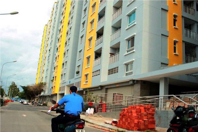 Cận cảnh chung cư Carina sau 5 tháng vụ cháy làm 13 người chết - Ảnh 1. Cận cảnh chung cư Carina sau 5 tháng vụ cháy làm 13 người chết - Ảnh 1.
