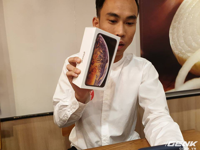 iPhone XS Max đầu tiên về Việt Nam trước cả khi Apple mở bán, giá từ 33,9 triệu đồng - Ảnh 1. iPhone XS Max đầu tiên về Việt Nam trước cả khi Apple mở bán, giá từ 33,9 triệu đồng - Ảnh 1.