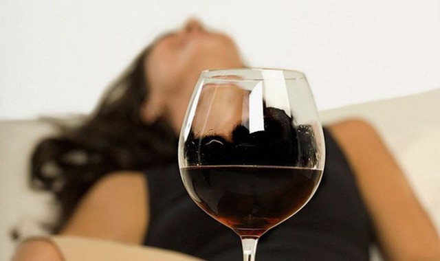 Mất trí nhớ sau khi uống rượu: 2 nguyên tắc giúp bạn giảm say, bớt gây hại sức khỏe - Ảnh 1. Mất trí nhớ sau khi uống rượu: 2 nguyên tắc giúp bạn giảm say, bớt gây hại sức khỏe - Ảnh 1.
