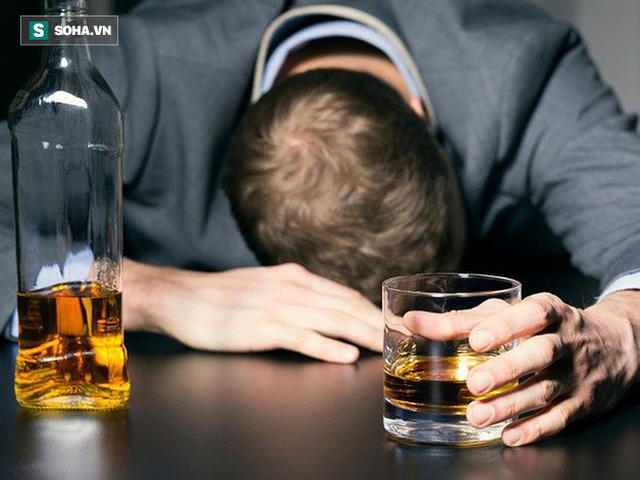 2 sai lầm khi giải rượu và 2 cách giảm nhẹ tác hại: Người uống rượu nên biết điều này sớm - Ảnh 1. 2 sai lầm khi giải rượu và 2 cách giảm nhẹ tác hại: Người uống rượu nên biết điều này sớm - Ảnh 1.