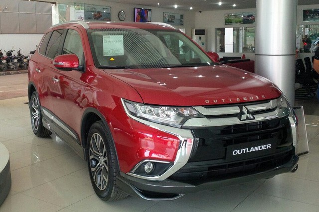 Liên tục giảm giá, Mitsubishi Outlander tham vọng đuổi theo Honda CR-V, Mazda CX-5 tại Việt Nam - Ảnh 1. Liên tục giảm giá, Mitsubishi Outlander tham vọng đuổi theo Honda CR-V, Mazda CX-5 tại Việt Nam - Ảnh 1.