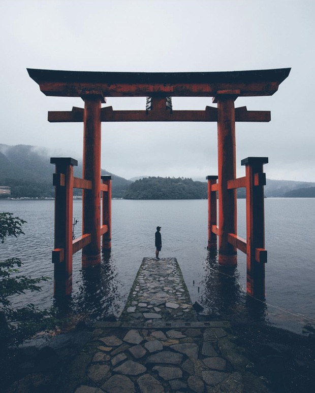 Loạt cổng Torii huyền thoại dọc khắp xứ Phù Tang, có nơi nối dài đến hơn... 10.000 cái - Ảnh 1. Loạt cổng Torii huyền thoại dọc khắp xứ Phù Tang, có nơi nối dài đến hơn... 10.000 cái - Ảnh 1.