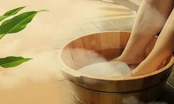 Bí quyết ngâm chân dưỡng thận để sống lâu của vua Càn Long: Người hiện đại áp dụng dễ dàng - Ảnh 1. Bí quyết ngâm chân dưỡng thận để sống lâu của vua Càn Long: Người hiện đại áp dụng dễ dàng - Ảnh 1.