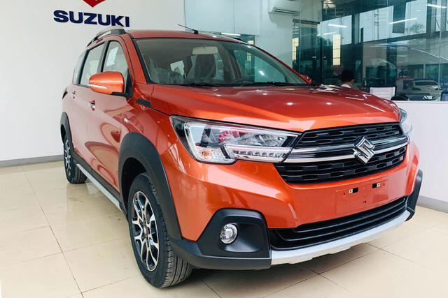 Suzuki XL7 giảm giá kỷ lục tại đại lý, rẻ hơn gần trăm triệu so với Mitsubishi Xpander - Ảnh 1. Suzuki XL7 giảm giá kỷ lục tại đại lý, rẻ hơn gần trăm triệu so với Mitsubishi Xpander - Ảnh 1.