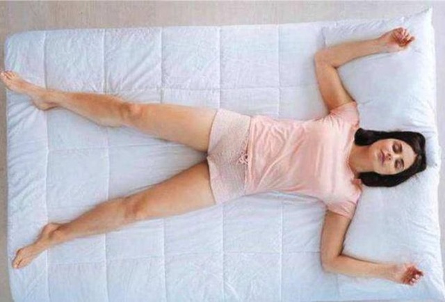 Phụ nữ khi ngủ, kiên trì giữ tư thế này sẽ giúp giảm cân, ngừa bệnh phụ khoa và cải thiện giấc ngủ - Ảnh 1. Phụ nữ khi ngủ, kiên trì giữ tư thế này sẽ giúp giảm cân, ngừa bệnh phụ khoa và cải thiện giấc ngủ - Ảnh 1.