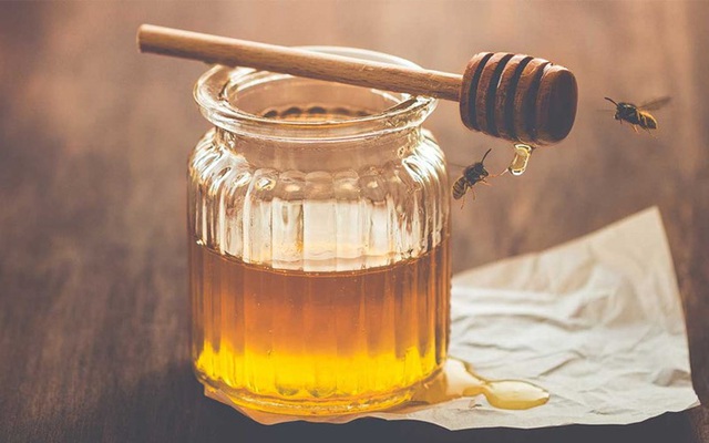 Mật ong cực kỳ tốt cho sức khỏe nhưng đừng bao giờ pha theo cách này vì nguy hiểm ngang thuốc độc, thậm chí đe dọa tính mạng - Ảnh 1. Mật ong cực kỳ tốt cho sức khỏe nhưng đừng bao giờ pha theo cách này vì nguy hiểm ngang thuốc độc, thậm chí đe dọa tính mạng - Ảnh 1.