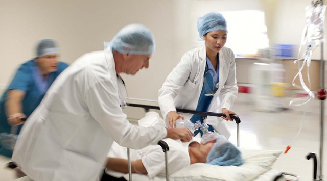 Người đàn ông bị nhồi máu não suýt mất mạng do massage: Bác sĩ cảnh báo không phải ai cũng có thể áp dụng, đặc biệt 6 nhóm người này phải đặc biệt tránh - Ảnh 1. Người đàn ông bị nhồi máu não suýt mất mạng do massage: Bác sĩ cảnh báo không phải ai cũng có thể áp dụng, đặc biệt 6 nhóm người này phải đặc biệt tránh - Ảnh 1.
