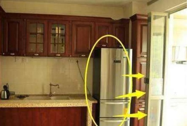 Phong thủy nhắc nhở bạn: Không nên đặt tủ lạnh ở vị trí này trong nhà kẻo tiêu tán tài lộc, gia đình bất hòa - Ảnh 1. Phong thủy nhắc nhở bạn: Không nên đặt tủ lạnh ở vị trí này trong nhà kẻo tiêu tán tài lộc, gia đình bất hòa - Ảnh 1.