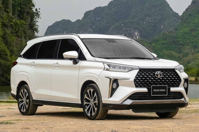 Toyota Veloz Cross tăng giá 10 triệu đồng từ tháng 8 - Khách hàng chờ nhận xe rơi vào cảnh hoang mang - Ảnh 1. Toyota Veloz Cross tăng giá 10 triệu đồng từ tháng 8 - Khách hàng chờ nhận xe rơi vào cảnh hoang mang - Ảnh 1.